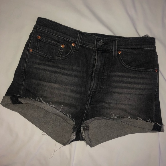 Levi’s Hi-Rise denim shorts - Picture 4 of 4